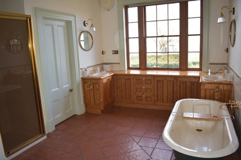 CLAYFIELD HOMESTEAD - Rustic Country Accommodation - Accommodation Main Beach 14