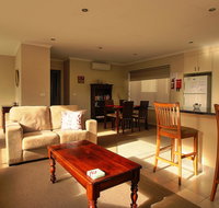 Hobart Villa - Accommodation Main Beach