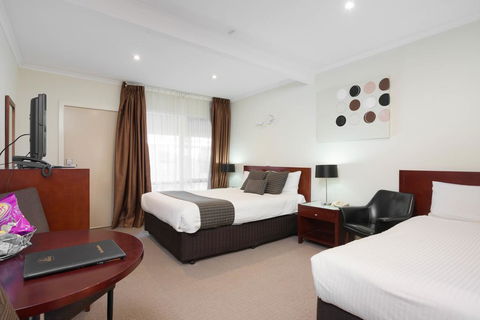 New Crossing Place Motel - Accommodation Main Beach 1