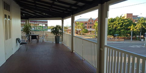 Newmarket Hotel - Accommodation Main Beach 1