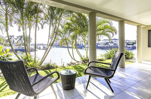 NewPort Dream Quiet Island - No Party - Accommodation Main Beach 1