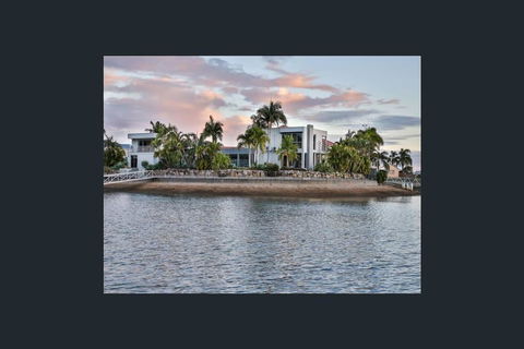 NewPort Dream Quiet Island - No Party - Accommodation Main Beach 0