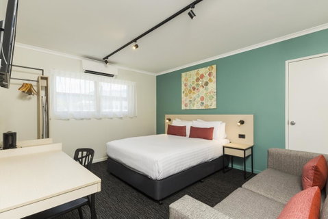 Nightcap At Balaclava Hotel - Accommodation Main Beach 0