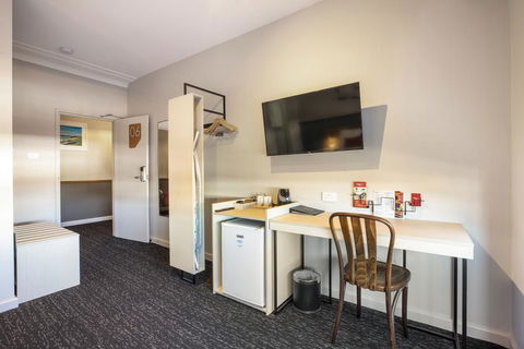 Nightcap At Ocean Beach Hotel - Accommodation Main Beach 2