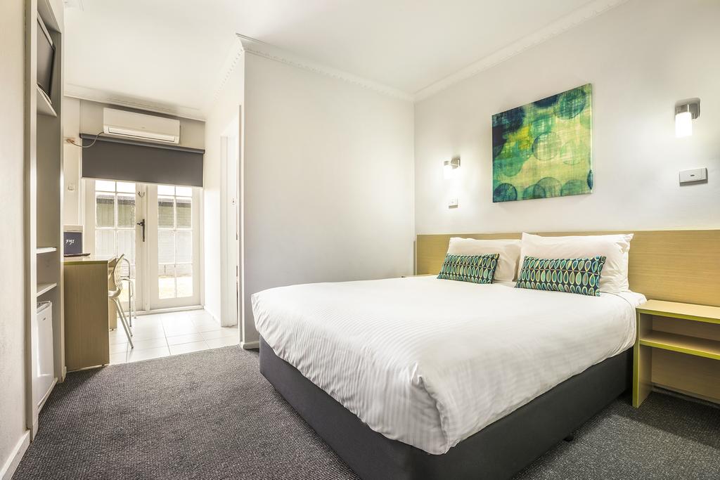 Airport West VIC Accommodation Main Beach