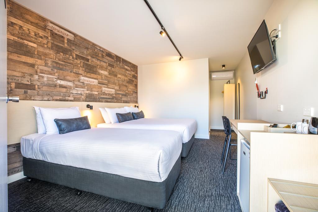  Accommodation Main Beach