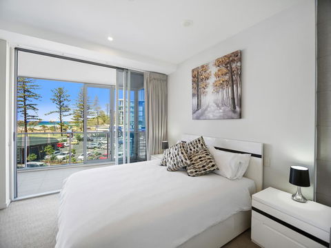 Nirvana By The Sea - Accommodation Main Beach 2