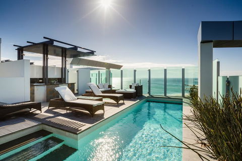 Nirvana By The Sea - Accommodation Main Beach 0