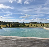 Noble Willow Homestead Lovedale. Super Spacious with views and pool - Accommodation Main Beach