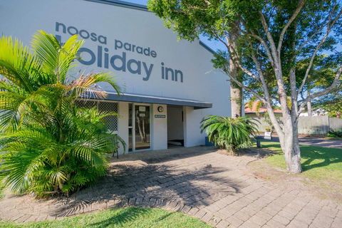 Noosa Parade Holiday Inn - Accommodation Main Beach 2