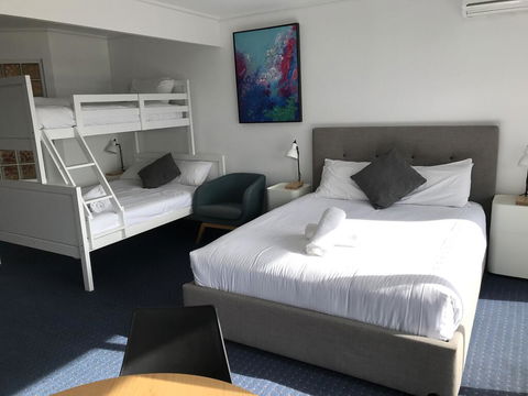 North Pier Hotel - Accommodation Main Beach 3