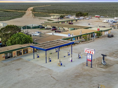 Nullarbor Roadhouse - Accommodation Main Beach 2