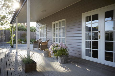 Oak Hill Woodend - Accommodation Main Beach 0