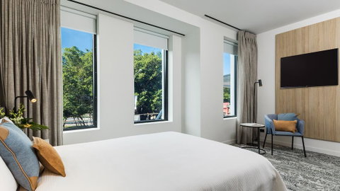 Oaks Cairns Hotel - Accommodation Main Beach 2