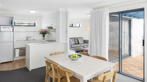 Oaks Gold Coast Calypso Plaza Suites - Accommodation Main Beach 3