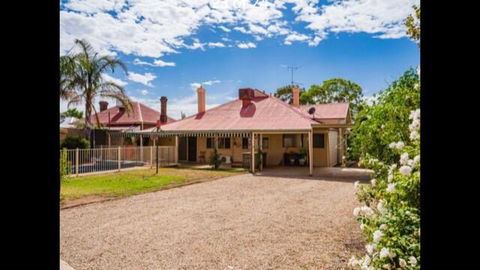 Oakwood Cottage - Accommodation Main Beach 1