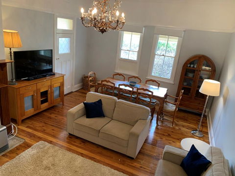 Oakwood Cottage - Accommodation Main Beach 2