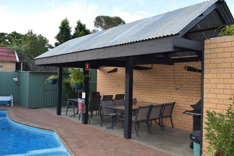 Oasis Motor Inn - Accommodation Main Beach 3