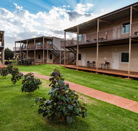 Oasis Newman - Accommodation Main Beach