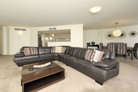 Oasis, Unit 9/5 Laman Street - Accommodation Main Beach 1