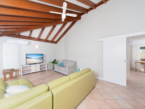 Occy's @ Fingal Bay - Accommodation Main Beach 1