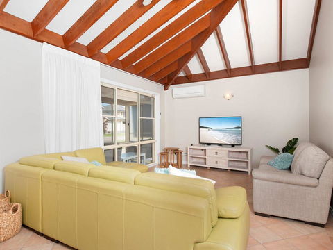 Occy's @ Fingal Bay - Accommodation Main Beach 0