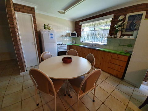 Ocean Beach Chalet 15 - Accommodation Main Beach 1