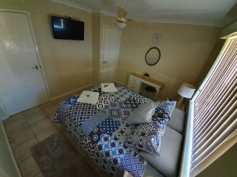 Ocean Beach Chalet 15 - Accommodation Main Beach 3