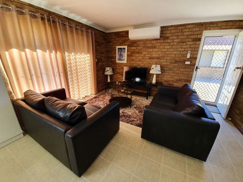 Ocean Beach Chalet 16 - Accommodation Main Beach 0