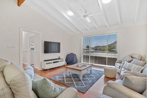 Ocean Beach Road, 22 - Accommodation Main Beach 1