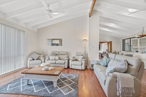 Ocean Beach Road, 22 - Accommodation Main Beach 0