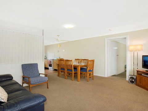Ocean Blue Apartment Five - Ground Floor Apartment - Accommodation Main Beach 1