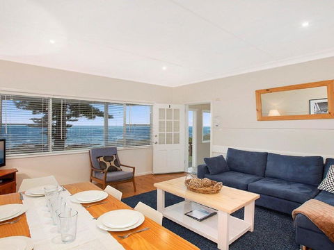 Ocean Blue Apartment One - Oceanfront Apartment - Accommodation Main Beach 0