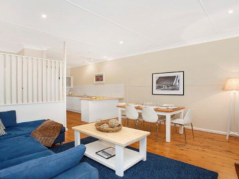 Ocean Blue Apartment One - Oceanfront Apartment - Accommodation Main Beach 1