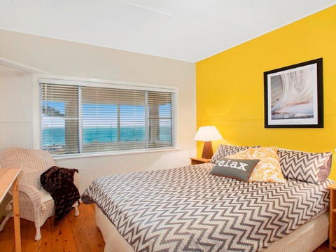 Ocean Blue Apartment One - Oceanfront Apartment - Accommodation Main Beach 2