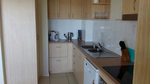 Ocean Breeze Apartments - Accommodation Main Beach 1