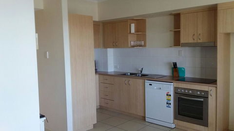 Ocean Breeze Apartments - Accommodation Main Beach 2