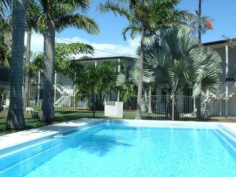 Ocean Breeze Units - Accommodation Main Beach 1