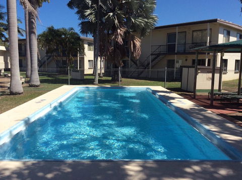 Ocean Breeze Units - Accommodation Main Beach 0