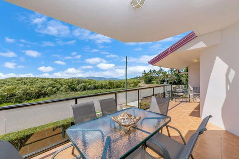 Ocean Breeze, Near Parks And Rowes Bay - Accommodation Main Beach 2