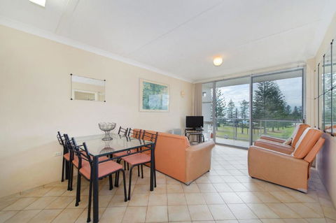 Ocean Court 8 13 Lord Street - Accommodation Main Beach 2