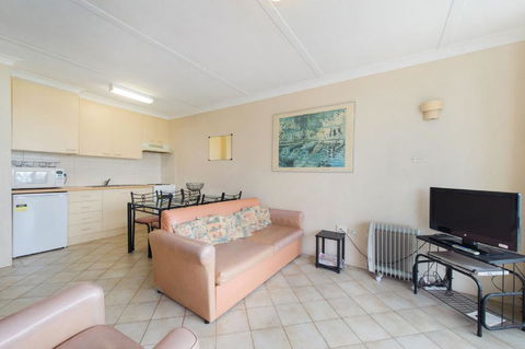 Ocean Court 8 13 Lord Street - Accommodation Main Beach 3