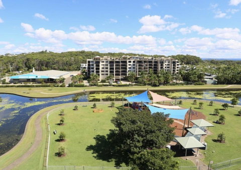 Ocean Court Yard - Accommodation Main Beach 2