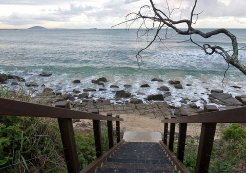 Ocean Court Yard - Accommodation Main Beach 1