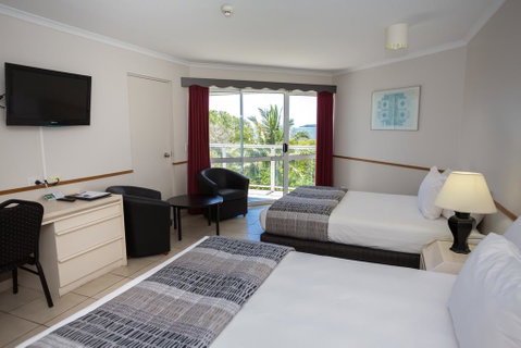 Ocean International Hotel - Accommodation Main Beach 3