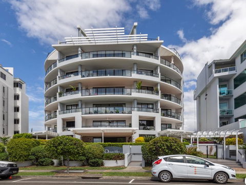 Ocean Isles Seaside Luxury - Accommodation Main Beach 0