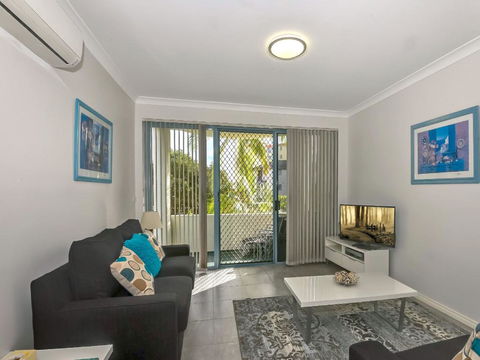 Ocean Palms 1 - Accommodation Main Beach 0