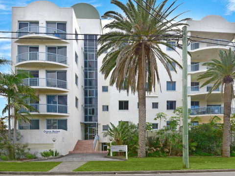 Ocean Palms 1 - Accommodation Main Beach 3