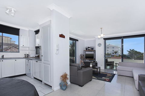 Ocean Palms, Unit 2 - The Entrance, NSW - Accommodation Main Beach 2