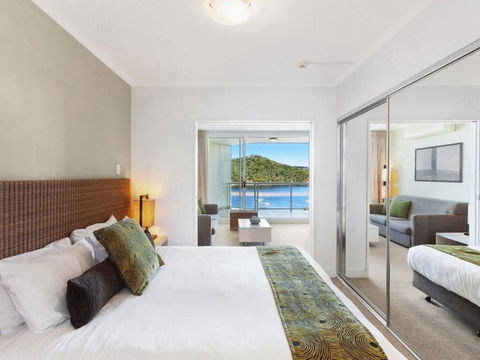 Ocean Panorama - 1 Bedroom Oceanview Apt - Accommodation Main Beach 0